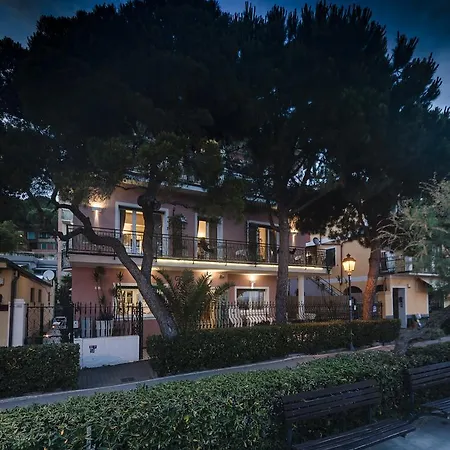 Degli Argentieri 3*