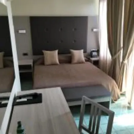 Degli Argentieri מונטרוסו אל מארה